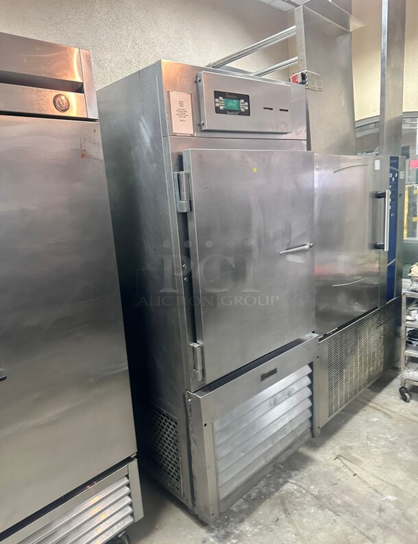 Used Traulsen RBC100 Self-Contained Reach-In 100 lb Blast Chiller 220 Volt 1 Phase 'Not Sure Of Functionality' - Image 3 of 11