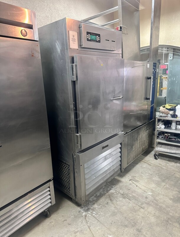 Used Traulsen RBC100 Self-Contained Reach-In 100 lb Blast Chiller 220 Volt 1 Phase 'Not Sure Of Functionality' - Image 7 of 11