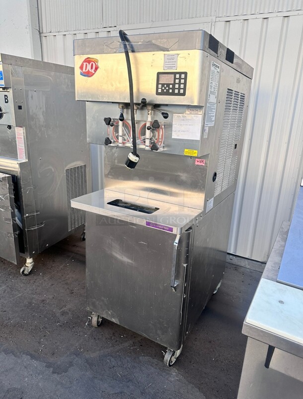 Nice! Stoelting U431-18I2 - Floor Soft-Serve Freezer, 27"W, water cooled, (2) flavors & swirl 220 Volt 1 Phase Tested and Working - Image 2 of 10