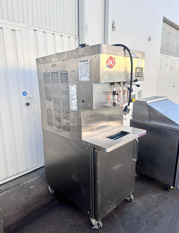 Nice! Stoelting U431-18I2 - Floor Soft-Serve Freezer, 27"W, water cooled, (2) flavors & swirl 220 Volt 1 Phase Tested and Working - Image 5 of 10