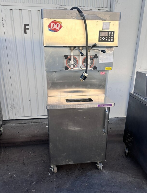 Nice! Stoelting U431-18I2 - Floor Soft-Serve Freezer, 27"W, water cooled, (2) flavors & swirl 220 Volt 1 Phase Tested and Working - Image 8 of 10
