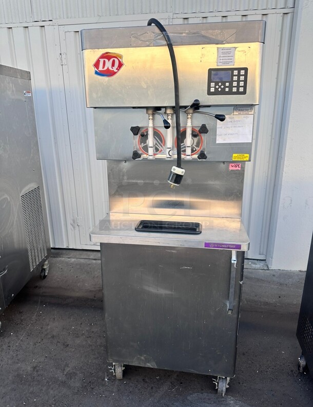 Nice! Stoelting U431-18I2 - Floor Soft-Serve Freezer, 27"W, water cooled, (2) flavors & swirl 220 Volt 1 Phase Tested and Working - Image 9 of 10