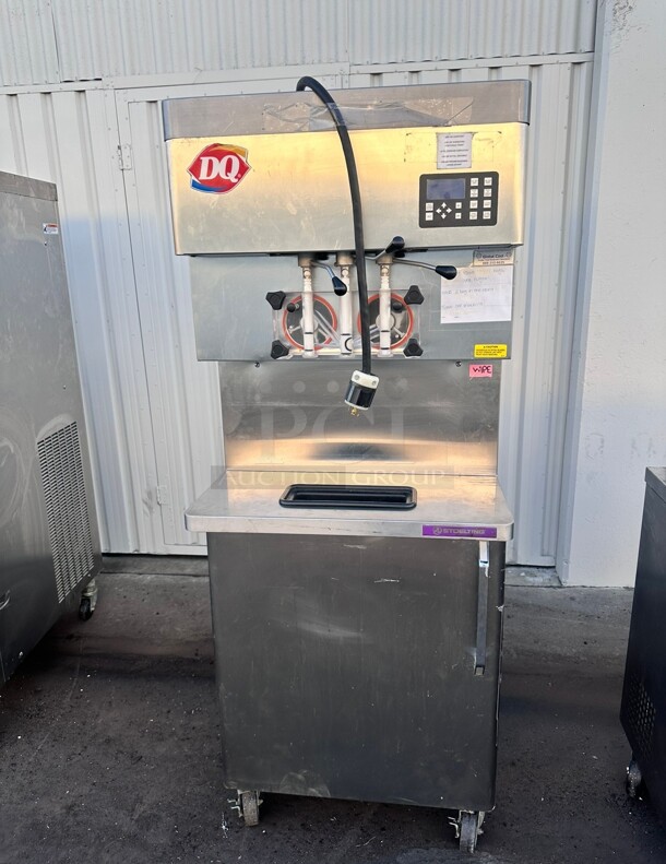 Nice! Stoelting U431-18I2 - Floor Soft-Serve Freezer, 27"W, water cooled, (2) flavors & swirl 220 Volt 1 Phase Tested and Working - Image 10 of 10