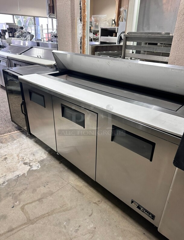 Excellent Shape! True TSSU-72-18 72" TSSU Series Sandwich/Salad Prep Table w/ Refrigerated Base, 115v Tested and Working! - Image 5 of 5