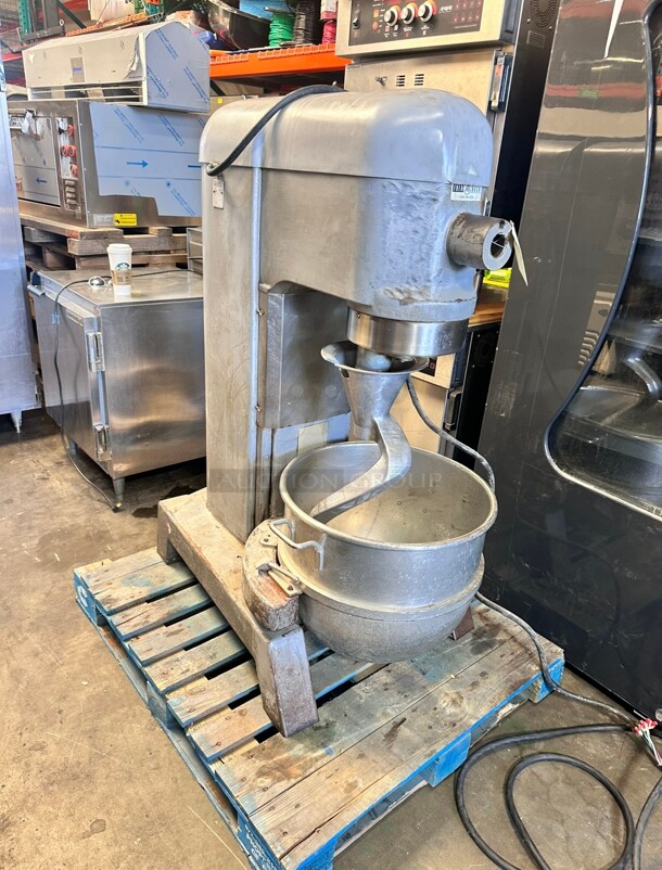 Working! Hobart L-800 Commercial Dough Mixer 80 Qt 220 Volt 3 Phase 1 1/2 HP - Image 1 of 10