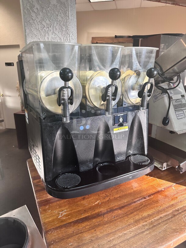 Bunn CBS3, Triple 3 Gallon Liquid Autofill Frozen Slushy & Granita Beverage Machine 115 Volt NSF - Image 3 of 7