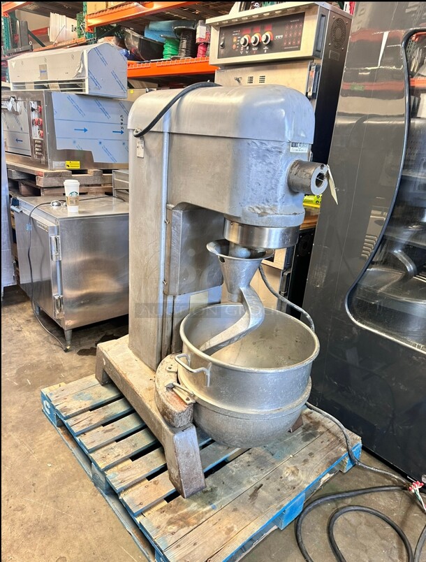 Working! Hobart L-800 Commercial Dough Mixer 80 Qt 220 Volt 3 Phase 1 1/2 HP - Image 5 of 10