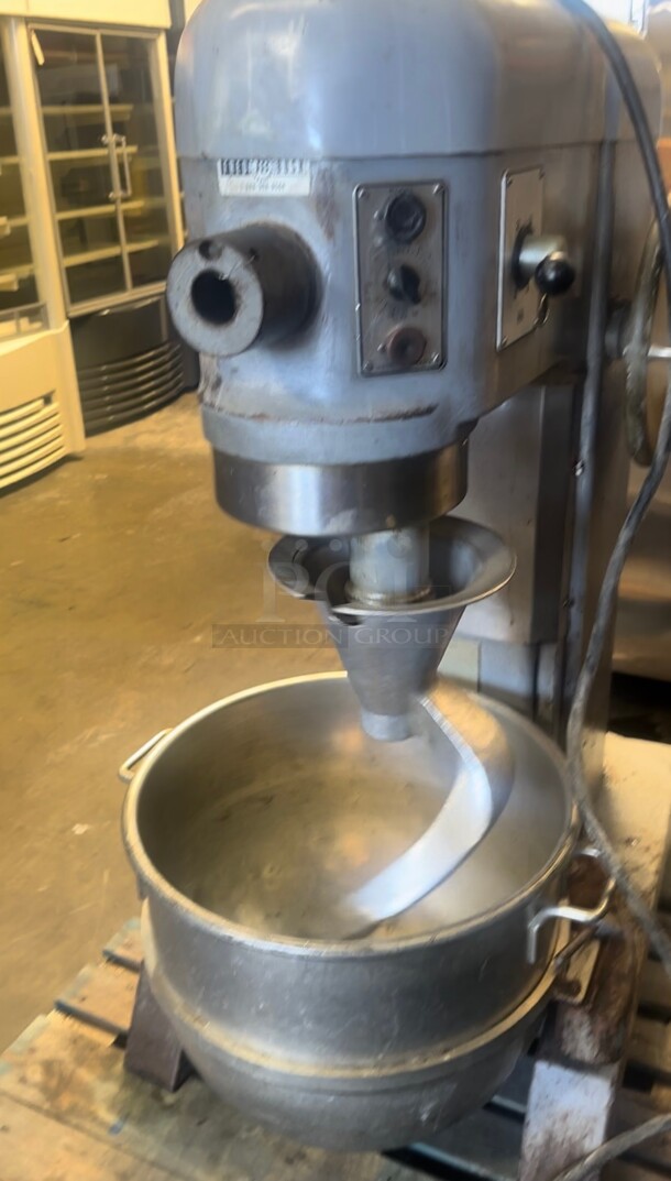 Working! Hobart L-800 Commercial Dough Mixer 80 Qt 220 Volt 3 Phase 1 1/2 HP - Image 9 of 10