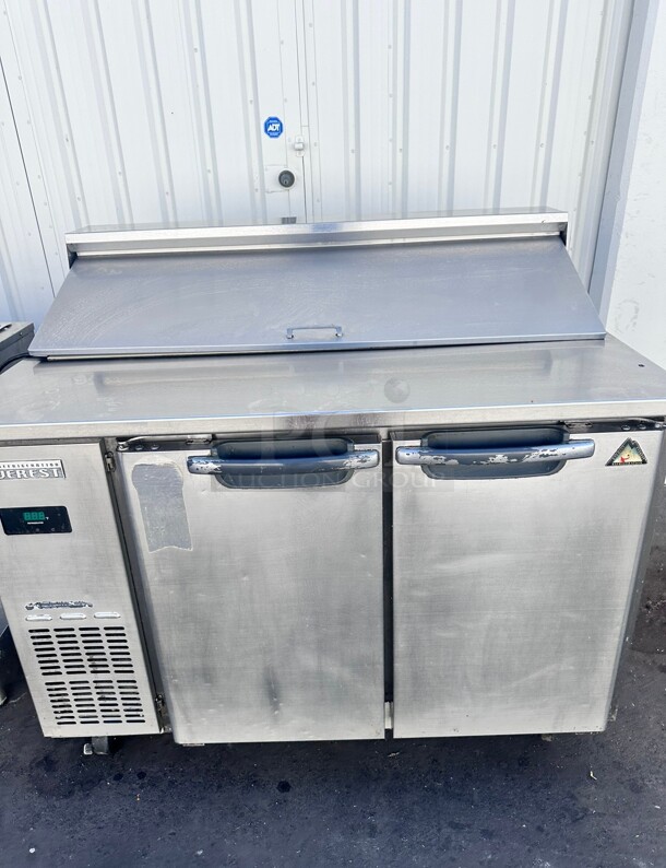 Everest Refrigeration EPR2 48"  Sandwich/Salad Prep Table w/ Refrigerated Base, 115v Tested and Working - Image 5 of 6