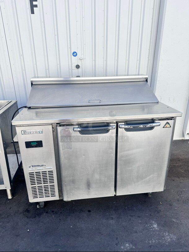 Everest Refrigeration EPR2 48"  Sandwich/Salad Prep Table w/ Refrigerated Base, 115v Tested and Working - Image 6 of 6
