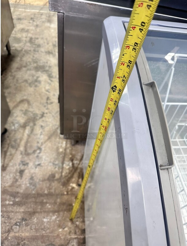 Late Model Commercial Sliding Glass Door Chest Freezer 115 Volt Tested and Working - Image 4 of 6