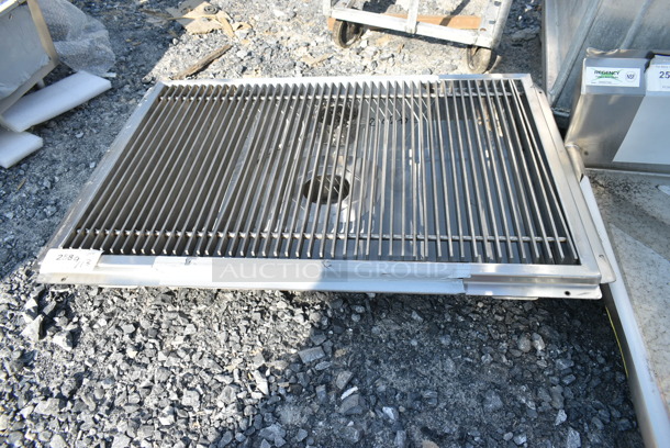 BRAND NEW SCRATCH AND DENT! Regency 600FT2436SS 24" x 36" 14-Gauge Stainless Steel Floor Trough. - Image 2 of 5