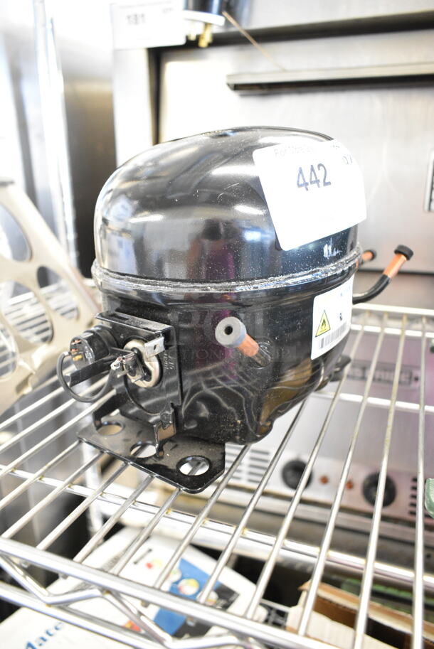 BRAND NEW SCRATCH AND DENT! Cubigel NUY100NR Motor. 115-127 Volts, 1 Phase.  - Image 1 of 6