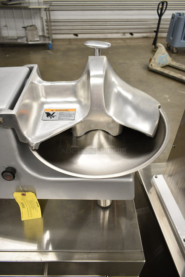 BRAND NEW SCRATCH AND DENT! 2024 Hobart 84145 5 lb. Buffalo Chopper Food Processor with Powder-Coated Aluminum Base, S Blade and #12 Hub. 115 Volts, 1 Phase. Tested and Working! - Image 3 of 9