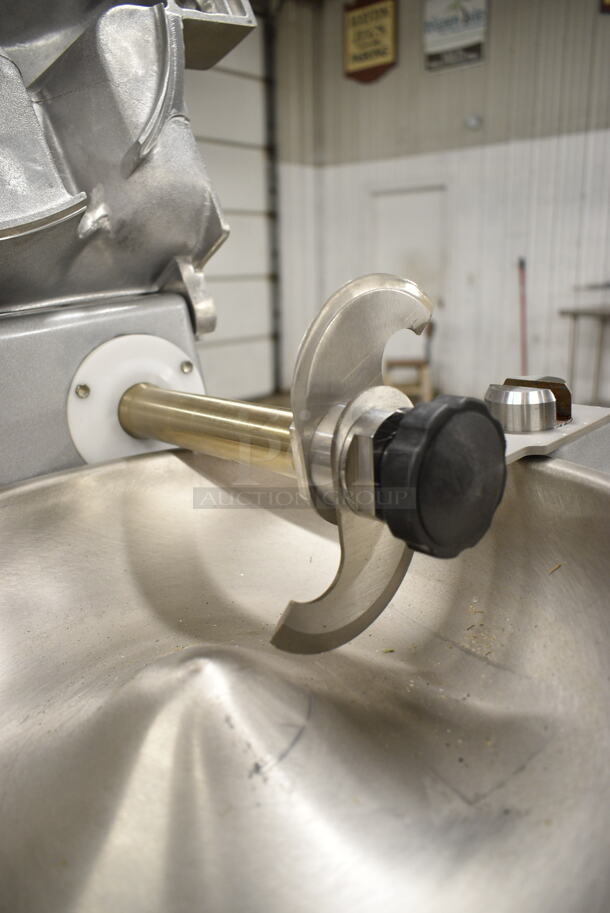 BRAND NEW SCRATCH AND DENT! 2024 Hobart 84145 5 lb. Buffalo Chopper Food Processor with Powder-Coated Aluminum Base, S Blade and #12 Hub. 115 Volts, 1 Phase. Tested and Working! - Image 5 of 9