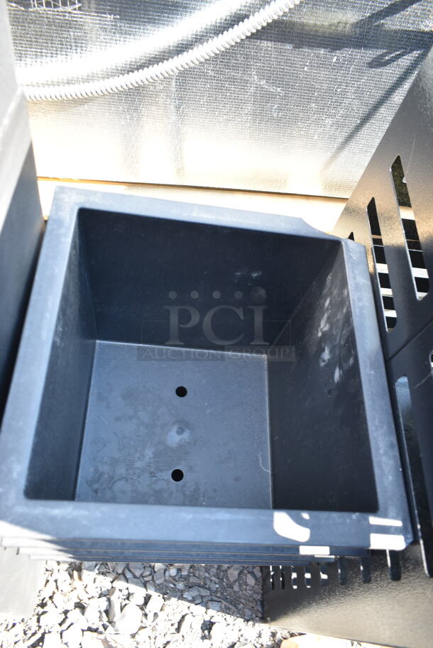 7 Black Items Including Planters. 7 Times Your Bid! - Image 3 of 6