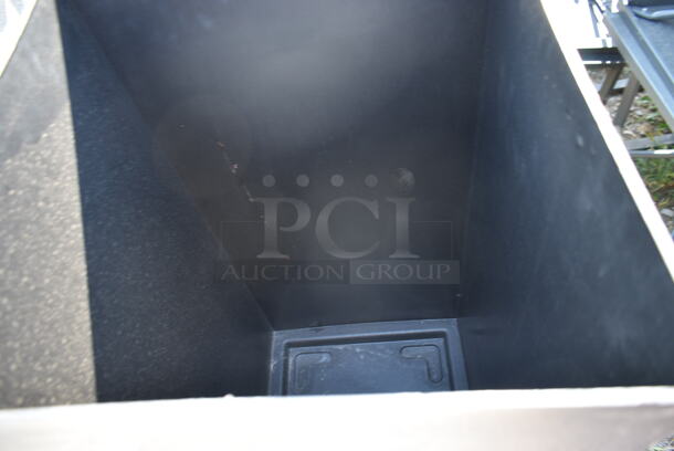 7 Black Items Including Planters. 7 Times Your Bid! - Image 5 of 6