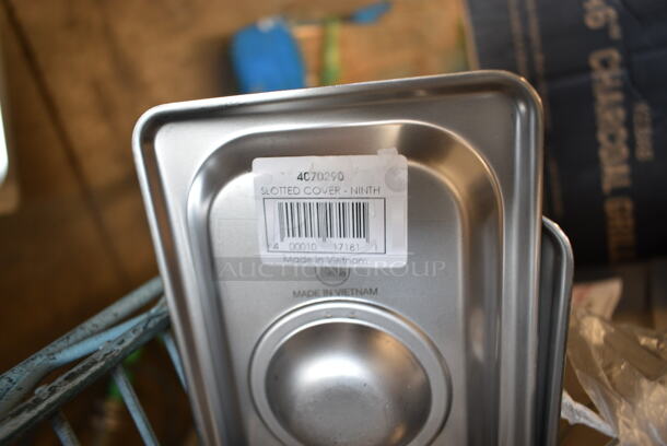 23 BRAND NEW SCRATCH AND DENT! Stainless Steel Items Including 5 4070120 Choice 1/2 Size Stainless Steel Solid Steam Table / Hotel Pan Cover, 6 4070269 Choice 1/2 Size 6" Deep Anti-Jam Stainless Steel Steam Table / Hotel Pan, 6 4070290 Choice 1/9 Size Stainless Steel Slotted Steam Table / Hotel Pan Cover, 6 4070969 Choice 1/9 Size 6" Deep Anti-Jam Stainless Steel Steam Table / Hotel Pan. 23 Times Your Bid!  - Image 9 of 12