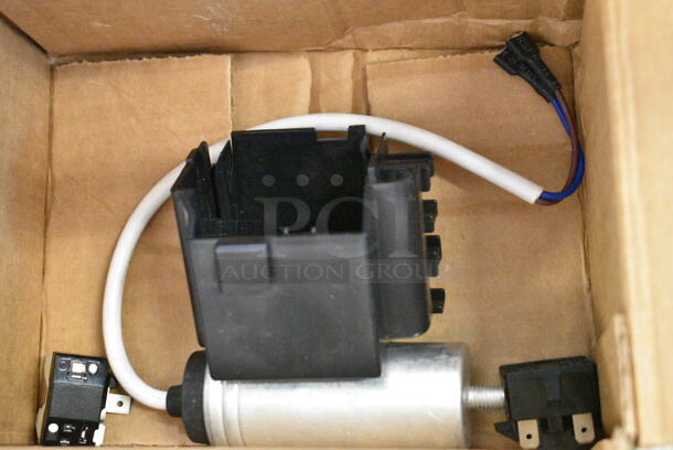 3 BRAND NEW SCRATCH AND DENT! Items Including Manitowoc Ice 000006504 Hinge Assy Rh/Lh 3 Ball Nsf, Avantco 17812318 Start Components. 3 Times Your Bid!  - Image 5 of 6