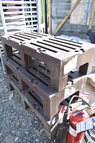3 Cambro DR480 Brown Poly Dunnage Rack. 3 Times Your Bid! 