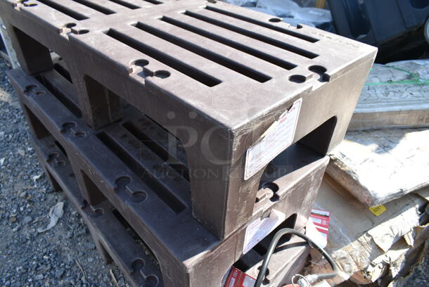 3 Cambro DR480 Brown Poly Dunnage Rack. 3 Times Your Bid!  - Image 4 of 5