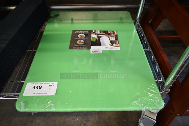 BRAND NEW SCRATCH AND DENT! San Jamar CB182412GN Cut-N-Carry® 24" x 18" x 1/2" Green Cutting Board with Hook - Image 2 of 3