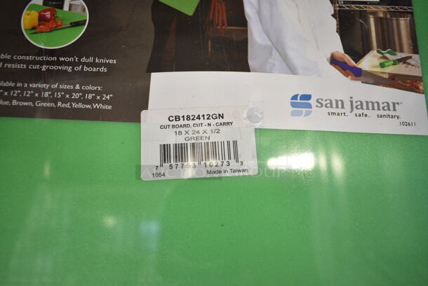 BRAND NEW SCRATCH AND DENT! San Jamar CB182412GN Cut-N-Carry® 24" x 18" x 1/2" Green Cutting Board with Hook - Image 3 of 3