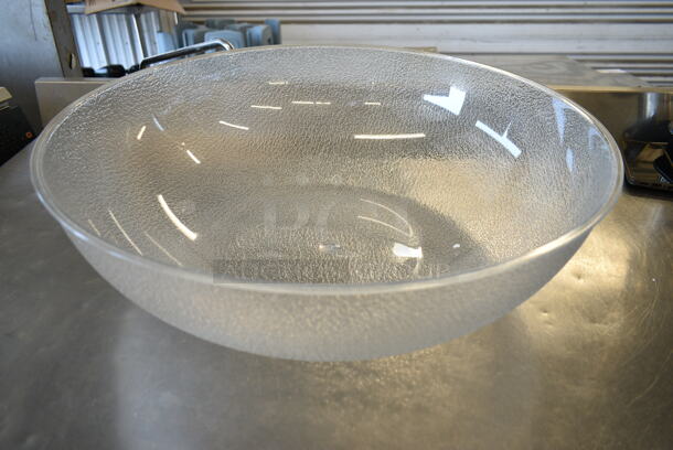 BRAND NEW SCRATCH AND DENT! Lot of 4 Cambro PSB23 40.7 Qt. Pebbled Serving/Salad Bowl - Image 3 of 5