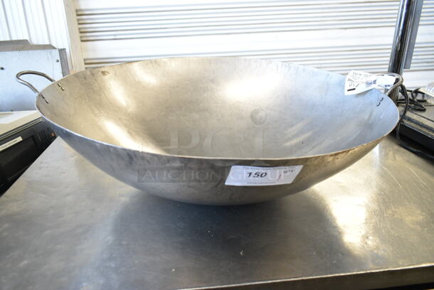 BRAND NEW SCRATCH AND DENT! Town 34730 30" Hand Hammered Cantonese Wok - Image 3 of 6