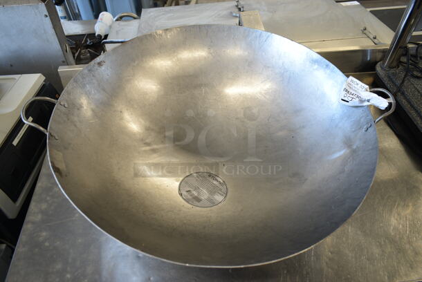 BRAND NEW SCRATCH AND DENT! Town 34730 30" Hand Hammered Cantonese Wok - Image 4 of 6