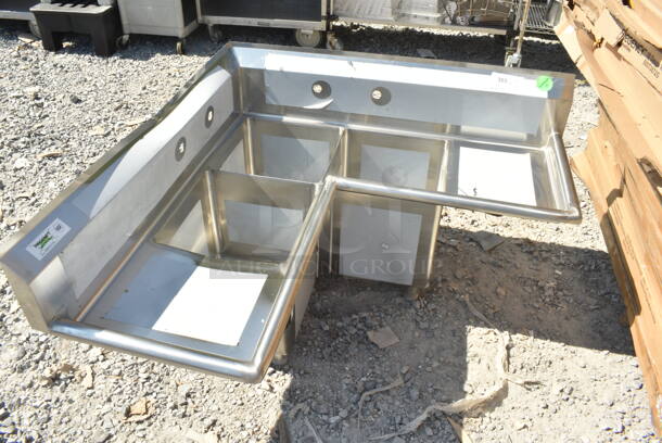 BRAND NEW SCRATCH AND DENT! Regency 600S3141414C 44 1/2" 16 Gauge Stainless Steel Three Compartment Commercial Corner Sink with Two Drainboards - 14" x 14" x 14" Bowls - Image 2 of 3