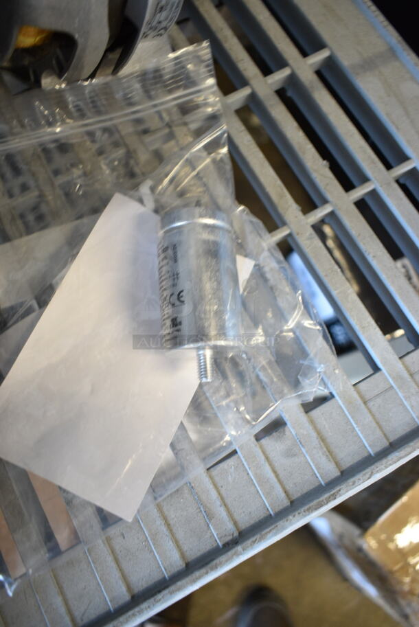2 BRAND NEW SCRATCH AND DENT! Items Including 351OCP0025 Cooking Performance Group 351OCP0025 Convection Fan Motor Assembly for OCB Series and LGB MLC80 Motor. 2 Times Your Bid!  - Image 3 of 9