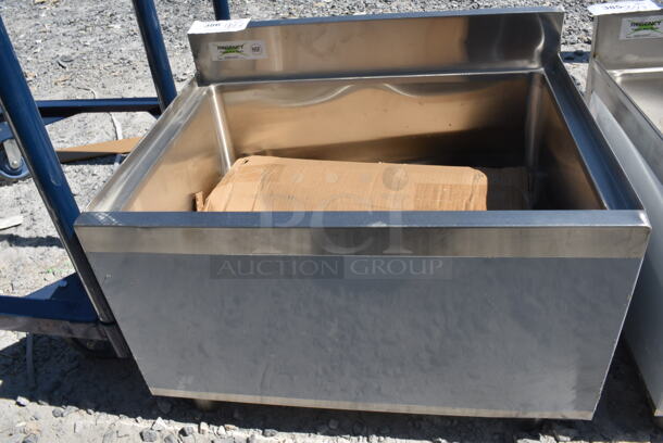 BRAND NEW SCRATCH AND DENT! Regency 600IB1824CP 18" x 24" Underbar Ice Bin with 7 Circuit Post-Mix Cold Plate and Bottle Holders - 51 lb. No Legs.  - Image 2 of 3
