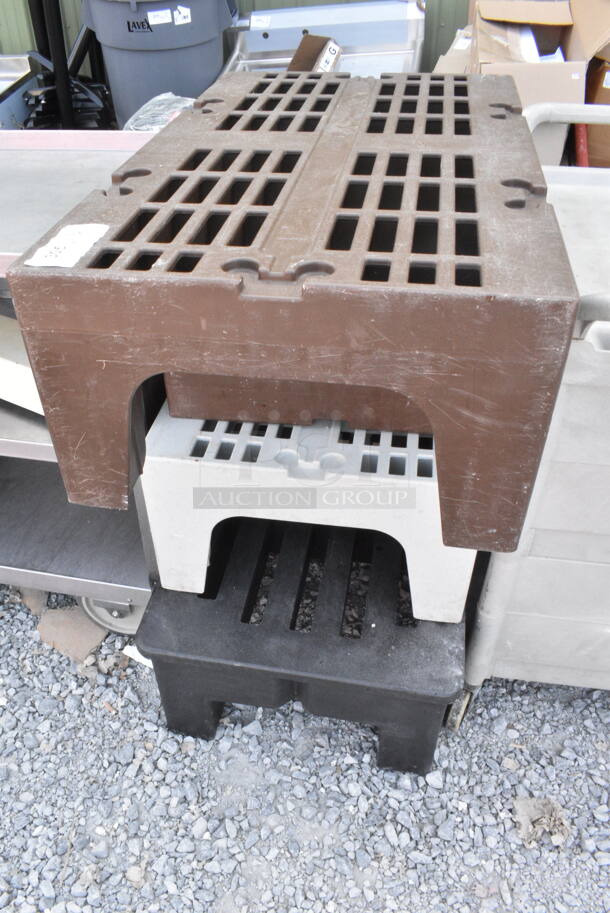 4 Poly Dunnage Racks Including 2 Brown, 1 Black and 1 Gray. Includes 36x21x12. 4 Times Your Bid!  - Image 2 of 2