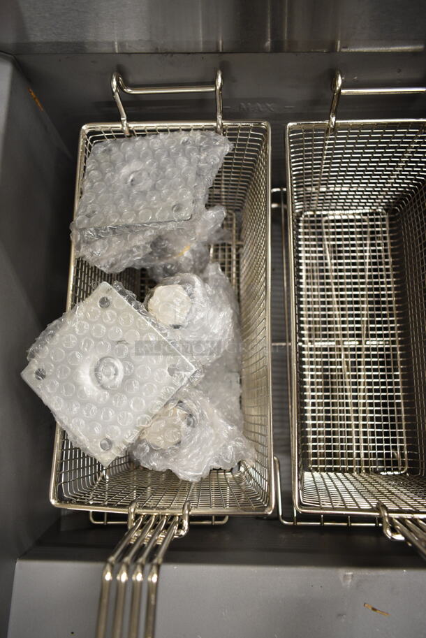 BRAND NEW SCRATCH AND DENT! 2024 Avantco 177EF40C Stainless Steel Commercial Floor Style 40 lb. Electric Powered Deep Fat Fryer w/ 2 Metal Fry Baskets. 208 Volts, 3 Phase.  - Image 3 of 8