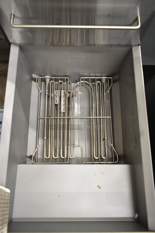 BRAND NEW SCRATCH AND DENT! 2024 Avantco 177EF40C Stainless Steel Commercial Floor Style 40 lb. Electric Powered Deep Fat Fryer w/ 2 Metal Fry Baskets. 208 Volts, 3 Phase.  - Image 6 of 8