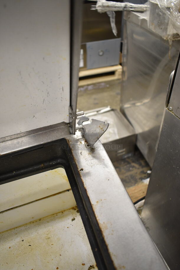 True TPP-93D-6 Stainless Steel Commercial Pizza Prep Table w/ 6 Drawers on Commercial Casters. 115 Volts, 1 Phase. Tested and Working! - Image 6 of 12