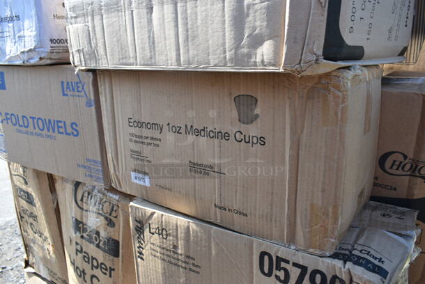 PALLET LOT of 41 BRAND NEW Boxes Including 2 Box 760SOUP8KPA Choice 8 oz. Kraft Poly-Coated Paper Food Cup with Vented Paper Lid - 250/Case, 50012C Choice 12 oz. Coffee Print Poly Paper Hot Cup - 1000/Case, 130WHSPOONH Choice White Heavy Weight Plastic Teaspoon - 1000/Case, 500CFT Lavex White C-Fold Standard Weight Towel - 2400/Case, 5014046XXH Lavex Pro 45 Gallon 3 Mil 40" x 46" Low Density Heavy-Duty Industrial Contractor Black Trash Bag / Can Liner - 50/Case, 130WHSPOONH Choice White Heavy Weight Plastic Teaspoon - 1000/Case, 130WBKFORKH Choice Black Heavy Weight Wrapped Plastic Fork - 1000/Case, 500LFLAT Choice Clear Flat Lid with Straw Slot - 9, 12, 16, 20, and 24 oz. - 1000/Case, 50010RIPKRPE Choice 10 oz. Double Wall Ripple Kraft Paper Hot Cup - 500/Case, 129MCR16B Choice 16 oz. Black 6 1/4" Round Microwavable Heavy Weight Container with Lid - 150/Case, 129MCS24B Choice 24 oz. Black Rectangular Microwavable Heavy Weight Container with Lid 8" x 5 1/4" x 2" - 150/Case, 50010W Choice 10 oz. White Poly Paper Hot Cup - 1000/Case, 124ASEAS12 American Metalcraft ASEAS12 12" Round Silver Hammered Aluminum Seafood Tray, 127CH16F Choice 16 oz. Clear RPET Tall Hinged Deli Container - 200/Case, 4 Box 475TCC0602 Lavex 6 9/16" x 2" Round Stainless Steel In-Counter Trash Chute. 41 Times Your Bid!  - Image 10 of 12
