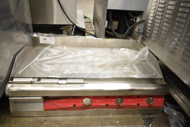 BRAND NEW SCRATCH AND DENT! Avantco 177EG30N Stainless Steel Commercial 30" Electric Countertop Griddle. 208/240 Volts, 1 Phase. - Image 2 of 7