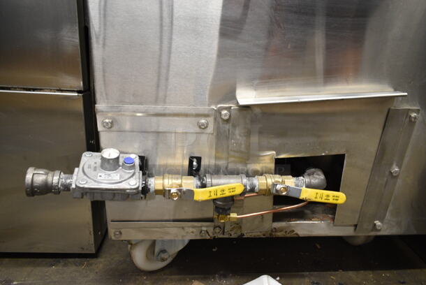 BRAND NEW SCRATCH AND DENT! Morni Stainless Steel Commercial Natural Gas Powered Tandoor Tandoori Oven on Commercial Casters. - Image 8 of 12