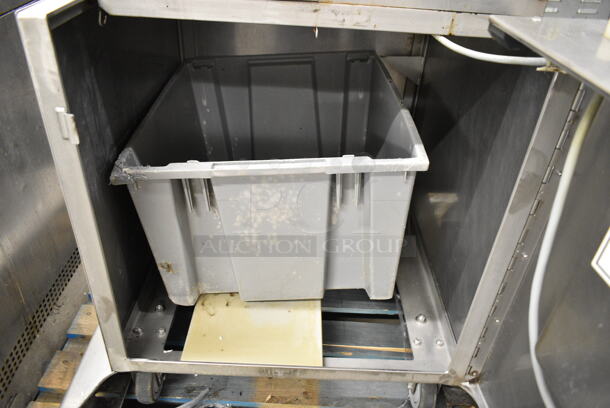 Fresh N Squeeze POS-1 Stainless Steel Commercial Floor Style Automatic Citrus Juicer on Commercial Casters. 120 Volts, 1 Phase. Tested and Working! - Image 4 of 11