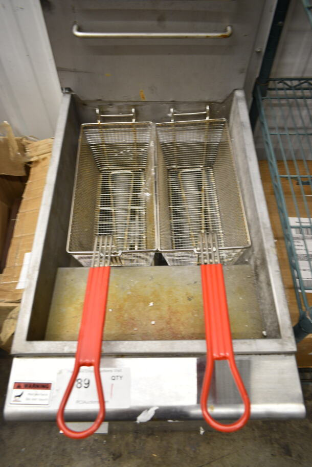 LIKE NEW! 2023 Mainstreet 541FF40N Stainless Steel Commercial Floor Style Natural Gas Powered Deep Fat Fryer w/ 2 Metal Fry Baskets. 90,000 BTU. - Image 4 of 8