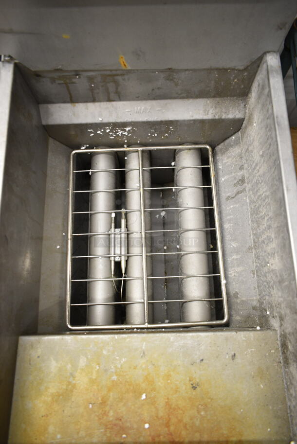 LIKE NEW! 2023 Mainstreet 541FF40N Stainless Steel Commercial Floor Style Natural Gas Powered Deep Fat Fryer w/ 2 Metal Fry Baskets. 90,000 BTU. - Image 5 of 8