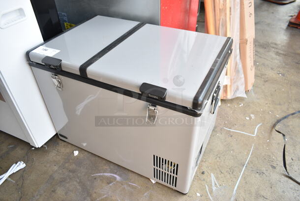 BRAND NEW SCRATCH AND DENT! Whynter FM-62DZ 62 Quart Dual Zone Portable Refrigerator and Deep Freezer Chest, AC 110V/ DC 12V, Real Freezer for Car, Home, and RV, -8°F to 50°F Temperature Range. 115 Volts, 1 Phase. Tested and Working! - Image 3 of 8