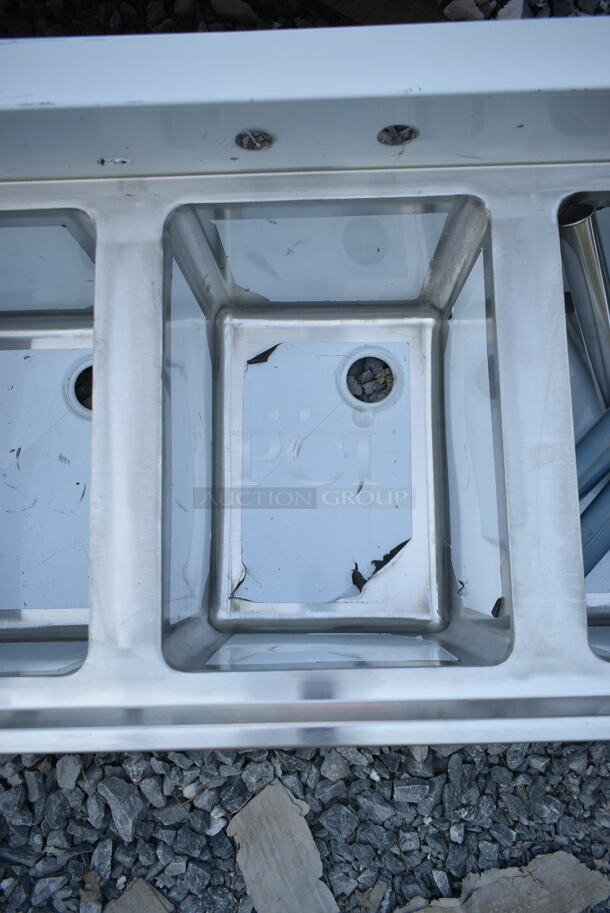 BRAND NEW SCRATCH AND DENT! Steelton 522BS3T38 3 Bowl 18 Gauge Underbar Sink - 38" x 18 3/4" - Image 4 of 6