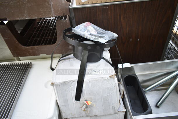 3 BRAND NEW SCRATCH AND DENT! Backyard Pro 554BPRD13 Single Burner Outdoor Patio Stove / Range - 110,000 BTU. 3 Times Your Bid!  - Image 3 of 4