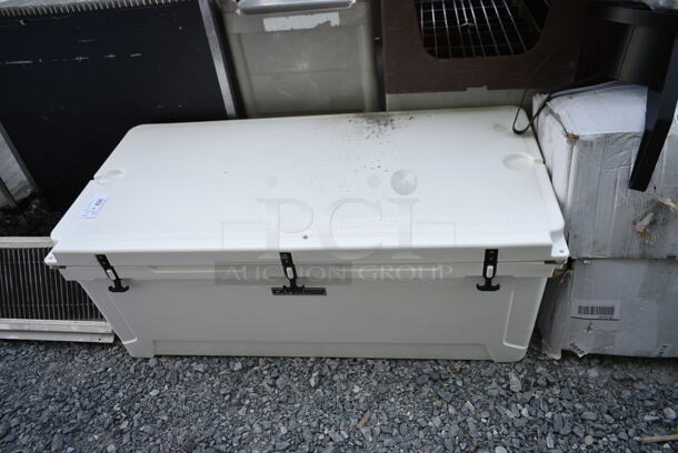 BRAND NEW SCRATCH AND DENT! CaterGator CG200WH White 210 Qt. Rotomolded Extreme Outdoor Cooler / Ice Chest - Image 2 of 5