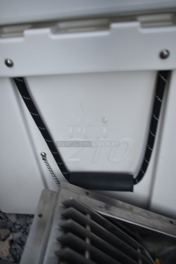 BRAND NEW SCRATCH AND DENT! CaterGator CG200WH White 210 Qt. Rotomolded Extreme Outdoor Cooler / Ice Chest - Image 5 of 5