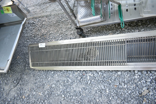 BRAND NEW SCRATCH AND DENT! Regency 600FT1296SS 12" x 96" 14-Gauge Stainless Steel Floor Trough with Grate - Image 4 of 5