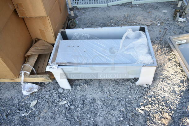 BRAND NEW SCRATCH AND DENT! Stainless Steel Pet Bathtub - Image 2 of 10